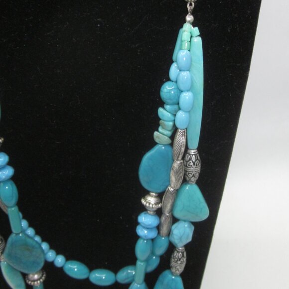 Acrylic Turquoise Beaded Necklace - Picture 2 of 4